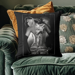 Coussin Femme Dragon Tatouée Noir et Blanc Edgy