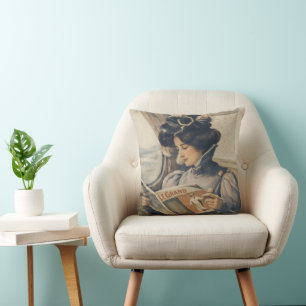 Coussin Femme édouardienne vintage lisant dans un train