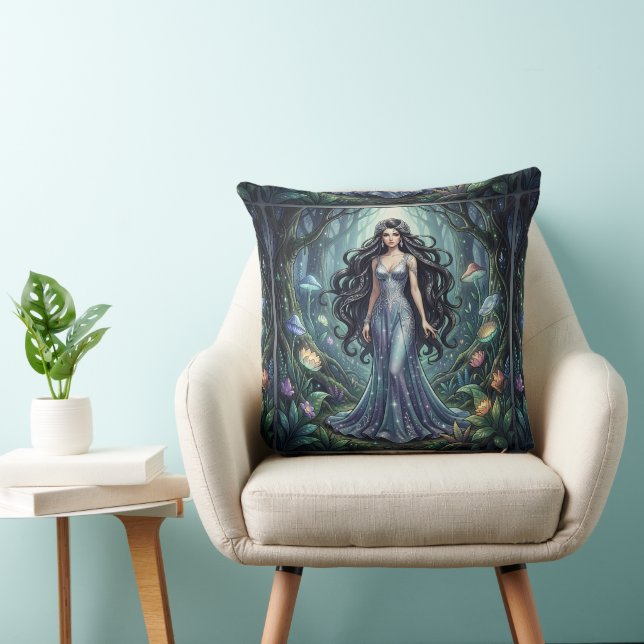 Coussin Femme majestueuse avec une robe argentée (Chaise)