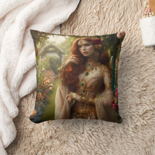 Coussin Femme préraphaélite dorée 2 dans un jardin (Couverture)