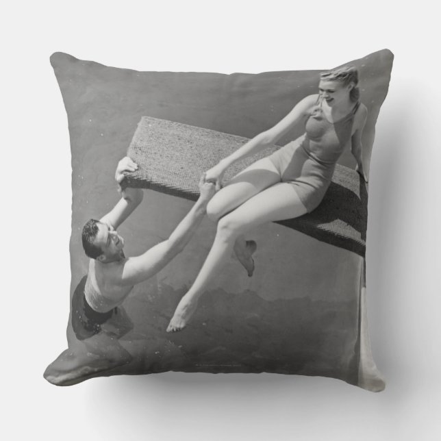 Coussin Femme sur le conseil de plongée (Recto)