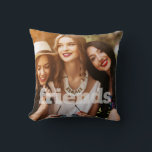 Coussin Fête des mariées photo personnalisée des amis Favo<br><div class="desc">Ajoutez une photo personnalisée. Un grand mariage vous remercie de votre faveur. Disponible ici : http://www.zazzle.com/store/whitepaperbirch</div>
