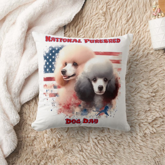 Coussin Fête Nationale Du Chien Purebred Avec Des Poodles (Couverture)