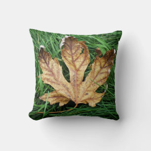 Coussin Feuille d'automne avec herbe verte