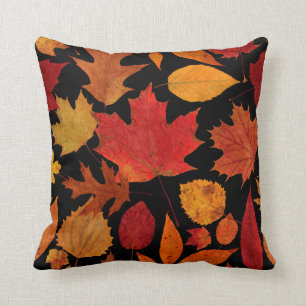 Coussin Feuille d'automne sur le noir