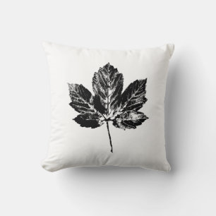 Coussin Feuille d'érable noire et blanche