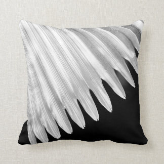 COUSSIN FEUILLE GRAPHIQUE NOIRE ET BLANCHE