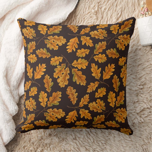 Coussin Feuilles de chêne automnal sur brun foncé (Couverture)