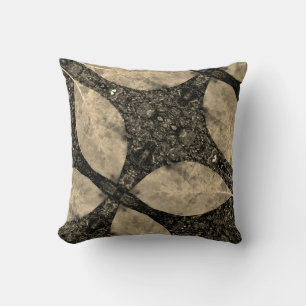 Coussin feuilles de ton sépia sur fond noir uni