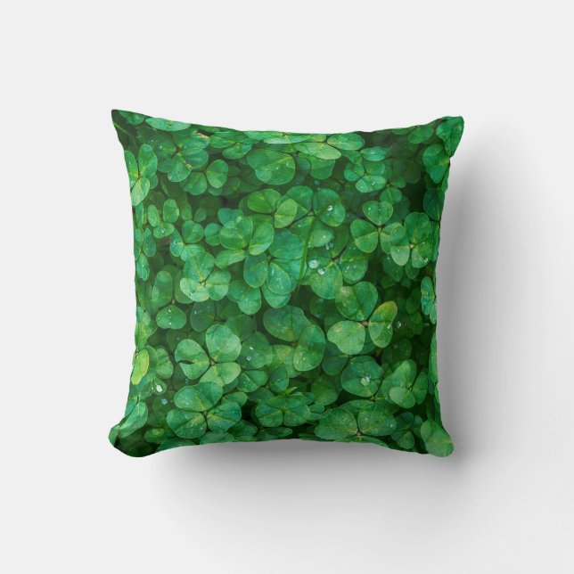 Coussin Feuilles de trèfle vert avec gouttes d'eau (Recto)