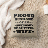 Coussin fier orgueilleux d'une épouse incroyable et belle (Couverture)