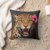 Coussin Fierce Leopard Pink Flower Pillow (Couverture)