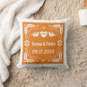 Coussin Fiesta mariage inséparable de papillon orange pica (Couverture)