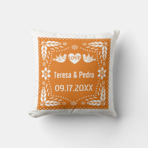 Coussin Fiesta mariage inséparable de papillon orange pica