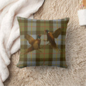 Coussin Fighting Pheasants on tweed / tartan background  (Couverture)