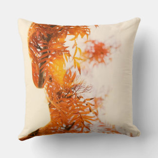 Coussin Fille à feuilles