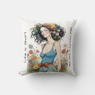Coussin Fille avec Fleurs sauvages dans ses cheveux