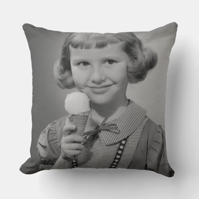 Coussin Fille mangeant la crème glacée (Recto)