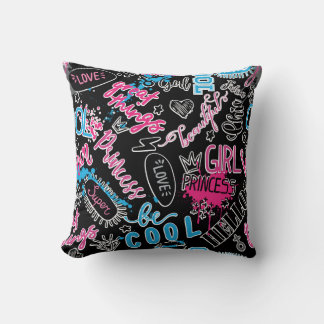 Coussin Filles motif avec slogan calligraphique, coeurs, d