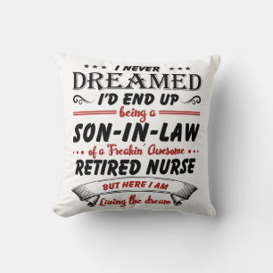 Coussin Fils En Droit De L'Infirmière À La Retraite