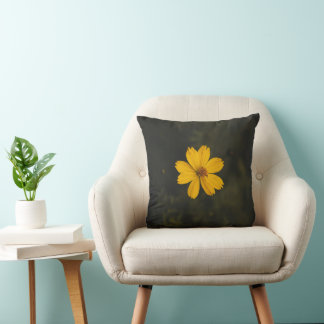 Coussin Fleur de Cosmos Jaune en Gros Plan