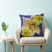 Coussin Fleur de lys jaune fantaisiste et collage bleu Pat (Chaise)