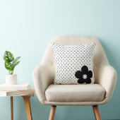 Coussin Fleur de partie de point de polka en noir et blanc (Chaise)