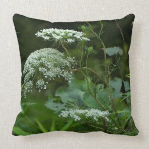Coussin Fleur sauvage de dentelle de la Reine Anne en été