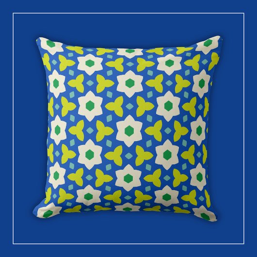 Coussin Fleurs blanches sur fond floral géométrique bleu e