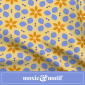 Coussin Fleurs botaniques jaunes et bleues sur Fille Flora