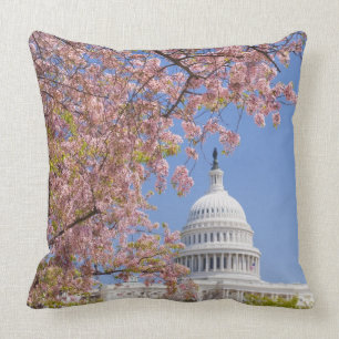 Coussin Fleurs de cerisier devant le bâtiment de capitol