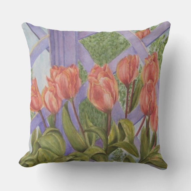 COUSSIN FLEURS DE TULIPE ORANGE SUR PATIO À TREILLIS VIOLE (Recto)