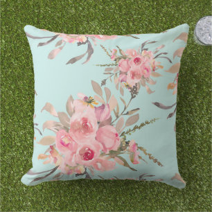Coussin Fleurs rose saumon sur fond bleu clair