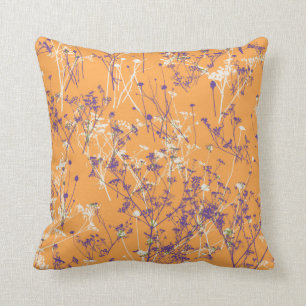 Coussin Fleurs sauvages Bleus élégants sur Orange 