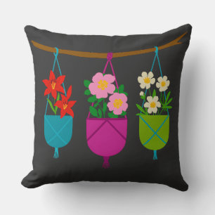 Coussin fleurs sauvages dans des planteurs dynamiques