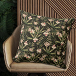 Coussin Fleurs tropicales et verdure Noir<br><div class="desc">Un bel motif de fleurs tropicales et de verdure sur le noir,  cet oreiller jeté vient en plusieurs tailles et matériaux et est un complément amusant à votre décor maison. CORRESPONDRE des articles dans notre magasin.</div>