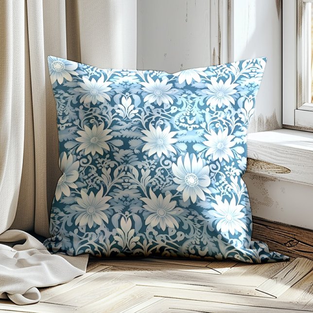 Coussin Fleurs vintage bleues poussiéreuses élégantes  (Dusty blue and white vintage flowers decorator pillow)