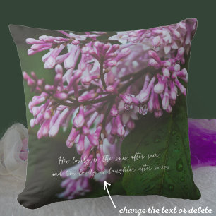 Coussin Fleurs violettes lilas après la pluie lancer l'ore