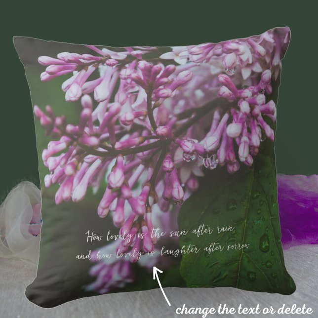 Coussin Fleurs violettes lilas après la pluie lancer l'ore (Créateur téléchargé)
