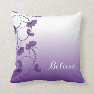 Coussin Floraux pourpres et blancs croient en vous-même