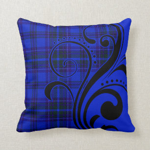 Coussin Flourish de plaid par noir de cobalt de Cheryl