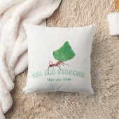 Coussin Fourmi portant une grosse feuille (Couverture)