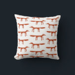 Coussin Fox<br><div class="desc">Un motif de renards orange sur un arrière - plan blanc. Parfait pour ceux qui aiment les créatures boisées,  la faune et les animaux capricieux. Art original de Nic Squirrell.</div>