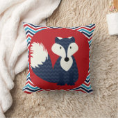 Coussin Fox de bleu marine sur le carreau rouge (Couverture)
