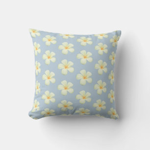 Coussin Frangipani fleurs de Plumeria sur un bleu merveill
