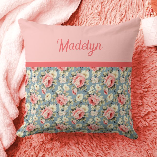 Coussin French Country Garden Floral Pink Monogram Name (Créateur téléchargé)