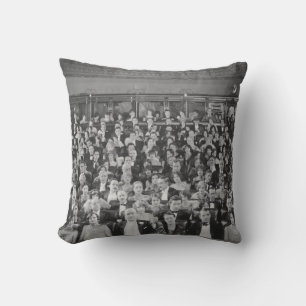 Coussin FULL HOUSEaudience, vintage, théâtre, foule, gens