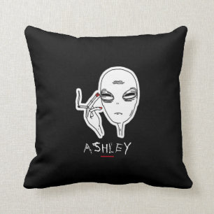 Coussin Fumer un Alien avec des ongles rouges personnalis