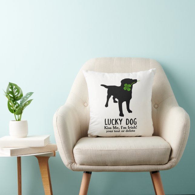 Coussin Funny Irish St. Patrick's Day Black Lab Lucky Dog (Chaise)