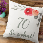 Coussin Funny moderne 70 Alors quel 70e anniversaire Flora<br><div class="desc">Drôle et moderne 70 Alors quoi ! Aquarelle Floral 70e anniversaire Floral Coussin. Coussin moderne et élégant à fleurs 70ème anniversaire avec de beaux roses d'aquarelle et brindilles. La citation drôle et positive 70 Alors ce qui est génial pour une personne qui célèbre 70 ans et a un sens de...</div>